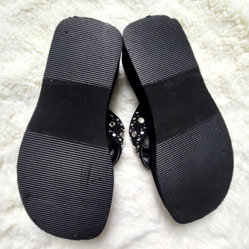 BYYB black flip flops with gemstones on band, lightly worn, size 9 - Picture 3 of 7